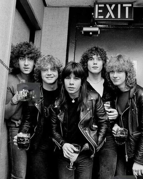 Early 80s Def Leppard with Pete Willis. Pete Willis, Def Leppard Wallpaper, Steve Clark, 80s Heavy Metal, Def Leppard Joe Elliot, Phil Collen, Rick Savage, Joe Elliott, Rock Of Ages