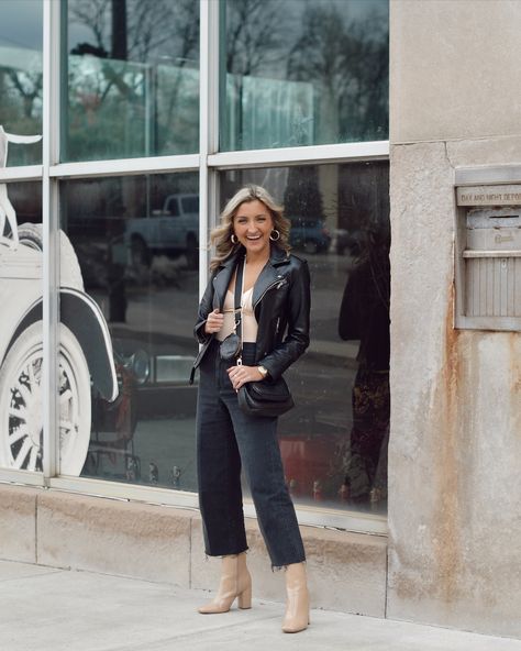 3 Ways To Wear Black Straight Leg Jeans Black Cropped Straight Leg Jeans Outfit, Black Jeans Outfit Dressy, Black Straight Leg Jeans Outfit, Ankle Jeans Outfit, Jeans Outfit Dressy, Cropped Jeans Outfit, Straight Leg Jeans Outfits, Black Straight Leg Jeans, 3 Ways To Wear