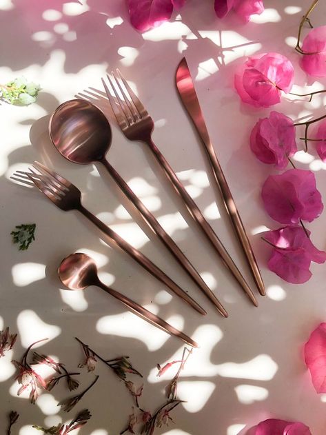 Rose gold cutlery set Cutlery Photography, Rose Gold Cutlery, Gold Utensils, Gold Cutlery Set, Photography Composition, Gold Cutlery, Aesthetic Roses, Rose Gold Mirror, Small Spoon