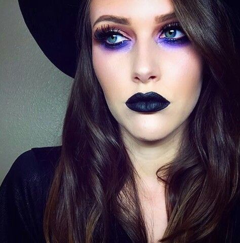 Dark Witchy Makeup Looks, Colorful Witch Makeup, Purple Witch Eyeshadow, Purple Black Witch Makeup, Rave Witch Outfit, Purple Witchy Makeup, Boho Witch Makeup, Witchy Makeup Looks Everyday, Witch Makeup Purple