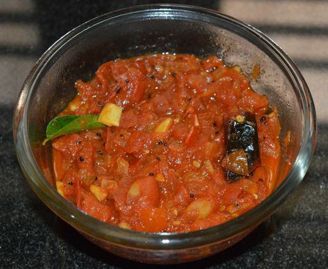 The health benefits of tomatoes can be attributed to their rich nutrient and vitamin content. This tomato curry is spicy, tangy, and aromatic. You need only a few ingredients to make this simple side dish. Benefits Of Tomatoes, Health Benefits Of Tomatoes, Tomato Dishes, Tomato Curry, Food Experiments, Lentil Recipes, Curry Recipe, Tomato Recipes, Indian Cooking