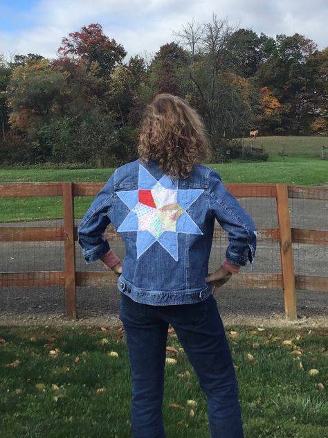 Jean Jacket Quilt Patch, Applique Jean Jacket, Upcycle Jean Jacket, Mandala Project, Quilt Coats, Jacket Inspiration, Applique Jeans, Jeans Crafts, Jean Jacket Patches