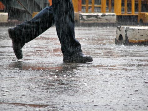 The Best Shoes For Guys To Wear On Rainy Days - these 5 mens rain shoes have got you covered AND they look great! #mensfashion #rainboots #shoes Rainy Shoes, Shoes For Guys, Custom Tailored Suits, Rain Shoes, Black Dress Shoes, A Farmer, Best Shoes, Mens Style Guide, Shoe Tree