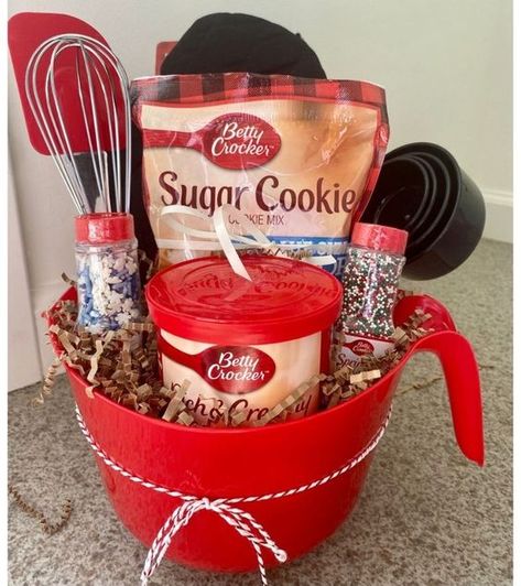 Cookie Basket Ideas Diy, Christmas Gift Cups Filled, Couple Christmas Gift Basket, Cheap Christmas Basket Ideas, Christmas Raffle Prizes, Small Gift Baskets Ideas, Useful Gift Basket Ideas, Kitchen Gift Basket Ideas Dollar Tree, Hair Products Gift Basket Ideas