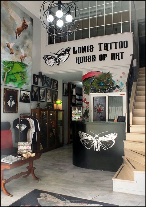 Tattoo Shop Interior, Tattoo Shop Decor, Tattoo Studio Interior, Tattoo Studio Design, Tattoo Station, Tattoo Salon, Kunst Tattoos, Studio Tattoo, Irezumi Tattoos