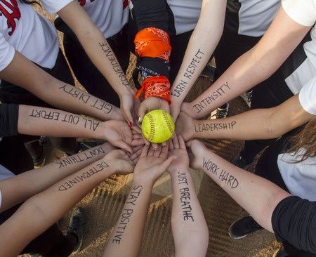 Softball Team Building Activities are a number of activities that you can use when working on team bonding with your athletes. Sports Team Building Activities, Team Bonding Games, Sports Team Building, Team Bonding Activities, Softball Party, Softball Drills, Team Motivation, Team Building Games, Softball Pictures