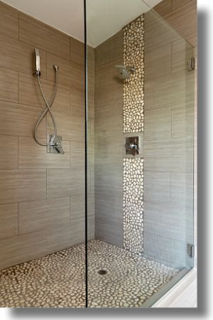 Beautiful pebble floor and wall detail for the shower. Just what we are planning to do in our basement shower!! Drømme Bad, Bilik Air, Pebble Floor, Bilik Mandi, Decor Baie, Bathroom Trends, Hus Inspiration, Shower Remodel, Bathroom Renos