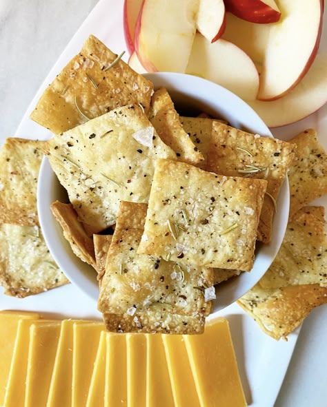 Olive Oil Crackers Recipe, Homemade Crackers Easy, I Am Not Insane, Savory Cookies, Olive Oil Crackers, Savory Snack Recipes, Ritz Cracker Recipes, Toasted Oats, Homemade Crackers