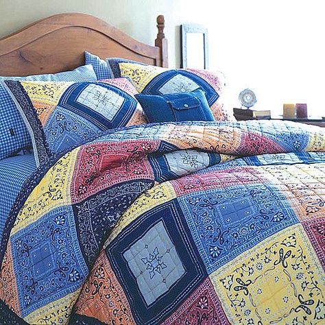 make a quilt from bandanas? inspiration photo Bandana Quilts, Rag Quilting, Bandana Quilt, Bandana Crafts, Jean Quilt, Yellow Quilts, Quick Quilt, Vintage Hankies, Bed Spread