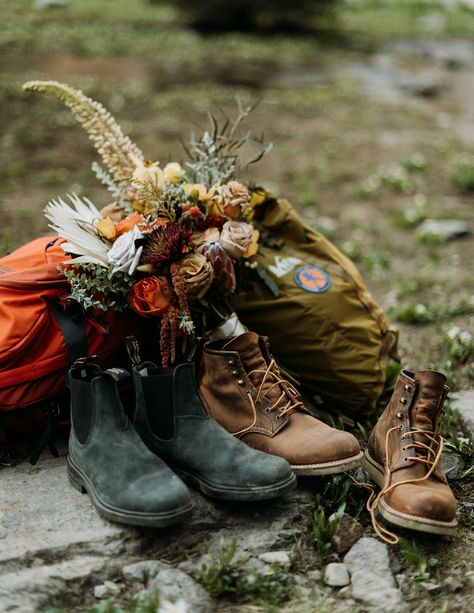 Mountain Wedding Boquet, Mountain Elopement Groom Attire, Adventure Elopement Photography, Mountain Wedding Details, Mountain Wedding Aisle, Cottagecore Elopement, Dolomite Elopement, Granola Girl Wedding, Mountain Elopement Photos