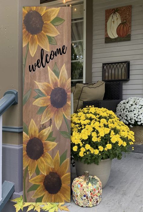 Paint this sunflower porch leaner that will feel warm and welcoming. It's simple, yet chic and shimmers in the sun with a touch of gold that highlights each flower. This will be painted on a 12x48 Wood Porch Leaner. Wood Porch, Painting Parties, Barn Wood Crafts, Craft Booth Displays, Wooden Welcome Signs, Warm And Cool Colors, Porch Welcome Sign, Diy Porch, Painted Wood Signs