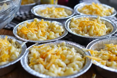 Campfire Mac And Cheese, Hunting Meals, Camper Food, Campfire Meals, Campfire Snacks, Cabin Food, Campfire Dinners, Camping Baby, Camping Menu