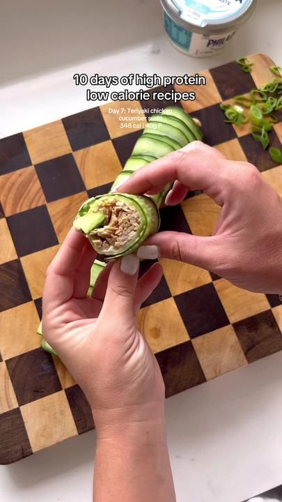 TOR MINELL on TikTok Low Calorie Sushi, High Protein Low Calorie Recipes, Cucumber Sushi Rolls, Chicken Sushi, Chicken Cucumber, Cucumber Sushi, Sushi Roll Recipes, Bariatric Sleeve, Tiktok Recipes