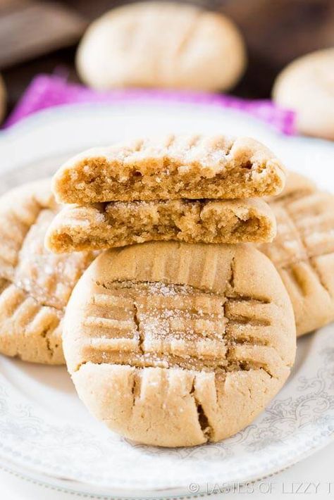 Recipe Peanut Butter Cookies, Peanut Butter Cookie Recipe Soft, Butter Cookies Easy, Soft Peanut Butter Cookies, Butter Cookie Recipe, Frozen Cookie Dough, Frozen Cookies, Peanut Butter Cookie, Butter Cookies Recipe