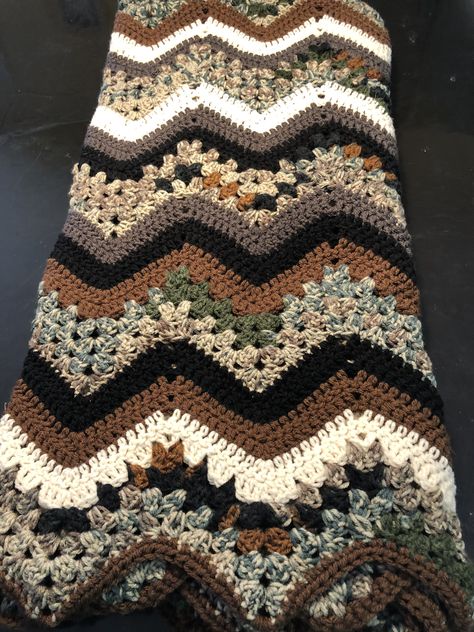 Camo Blanket Crochet, Camo Afghan Crochet Pattern, Camo Crochet Blanket Pattern, Brown Crochet Blanket Color Combinations, Crochet Blanket Ideas For Men, Camo Crochet Blanket, Camo Crochet, Western Crochet, Knitted Pillows