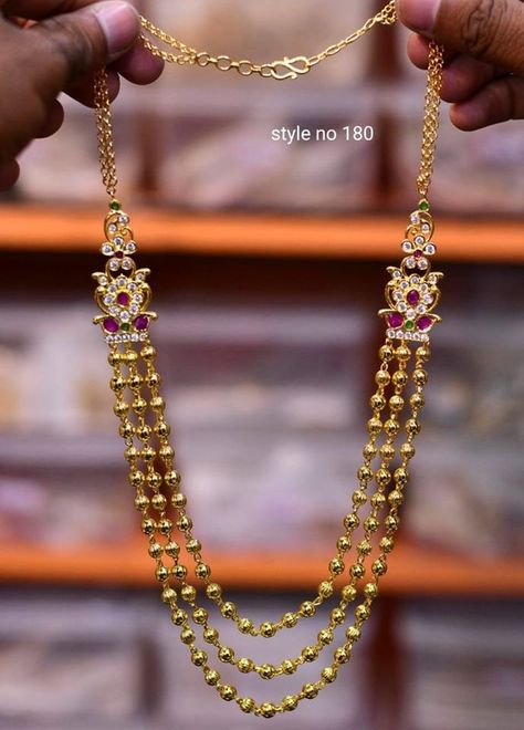 Stunning one gram gold necklace with jumkhi hangings. One Gram Gold Necklace, Perhiasan India, Gold Jewelry Outfits, Gold Jewelry Simple Necklace, Gold Chain Design, Gold Necklace Indian Bridal Jewelry, 26 November, Gold Necklace Simple, Antique Bridal Jewelry