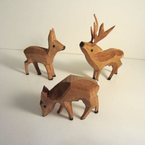 Wood Deer, Carved Animals, Wooden Deer, Carved Wooden Animals, Whittling Projects, Simple Wood Carving, Wood Carving For Beginners, Dremel Wood Carving, Wood Carving Designs