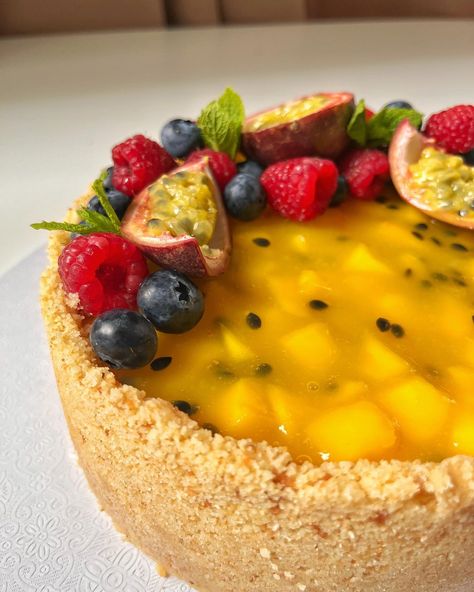 💌 Accepting orders for cakes, cupcakes and cheesecakes. DM me for more info😊 Cheesecake New York with Mango Passion Fruit compote🥭 Perfect balance of classic cheesecake flavor and tropical compote ⌀18cm #cheesecake #taart #cupcakes #bestellen #dessertgoals #instafoodie #yummy #sweettooth #bakingtime #dessertinspo #cakedecorating #mango #foodstagram #bakinglove #ordercake #cakedelivery #nederland #utrecht #ordernow #customcakes #taarten #bakken #lekker #amsterdam #rotterdam Cheesecake New York, Fruit Compote, Classic Cheesecake, Order Cake, Cake Delivery, Cakes Cupcakes, Passion Fruit, Utrecht, Cheesecake Recipes