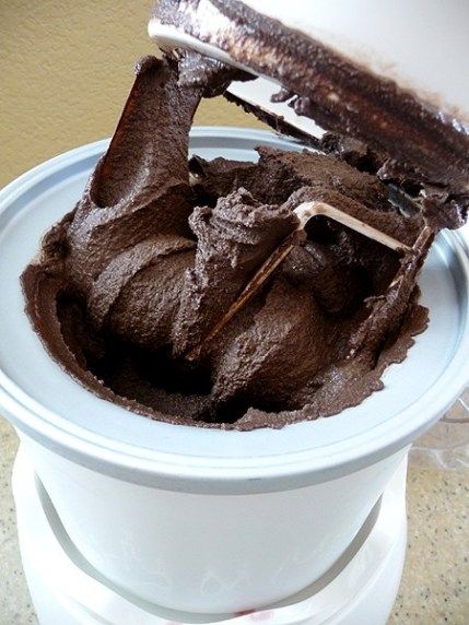 Chocolate Gelato Recipe, Kitchen Aid Ice Cream Recipes, Spaghetti Eis Dessert, Homemade Ice Cream Recipes Machine, Chocolate Gelato, Dark Chocolate Ice Cream, Ice Cream Recipes Machine, Cuisinart Ice Cream, Gelato Recipe