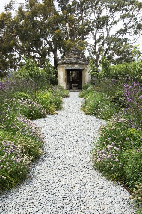 Stonefields | Flickr - Photo Sharing! Garden Pathways, Small Building, Design Architect, Gravel Path, Rock Gardens, Gravel Garden, Modern Garden Design, Stone Garden, Landscape Designs