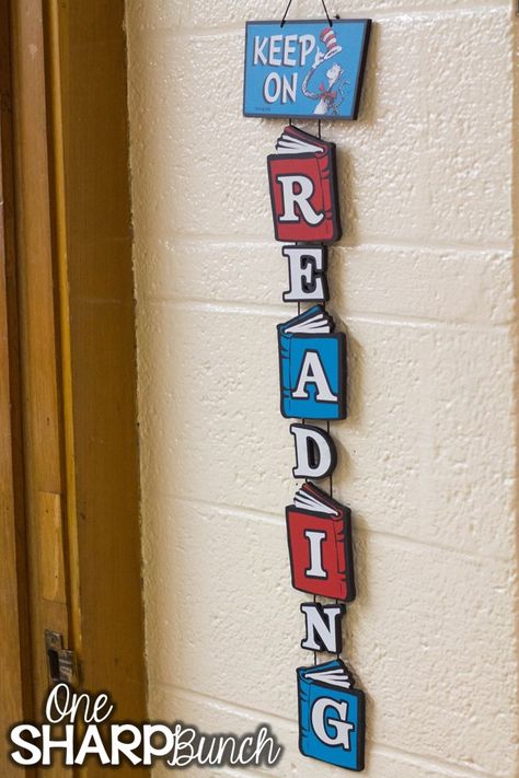 Reading Day Chart Ideas, Decorating Ideas For The School, Reading Room Ideas For School, Reading Board Ideas, Reading Themed Classroom, Diy Library Decor, Library Decorations School, Library Ideas For School, Birthday Corner Classroom Ideas