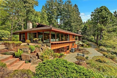 Untouched Mid-Century with Views and Privacy. WOW Mid Century Modern House Layout, The Incredibles House, Mid Century Modern Mansion, Mid Century Modern Cabin, Mid Century House Exterior, Mid Century Modern Homes Exterior, Toad Abode, Mid Century Cabin, Mid Century Modern House Exterior