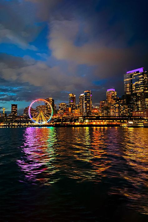 Dive into the heart of the Emerald City with our ultimate Seattle city guide! Discover the top attractions, hidden gems, signature food and drink, and local secrets that make Seattle, Washington an unforgettable destination. From bustling Pike Place Market to serene Puget Sound vistas, explore what makes Seattle a must-visit! Pike Market Seattle, Pre Apocalypse, Seattle Washington Aesthetic, Seattle Vibes, Seattle Aesthetic, Seattle Pictures, Things To Do Seattle, Things To Do In Seattle, Pike Place Market Seattle