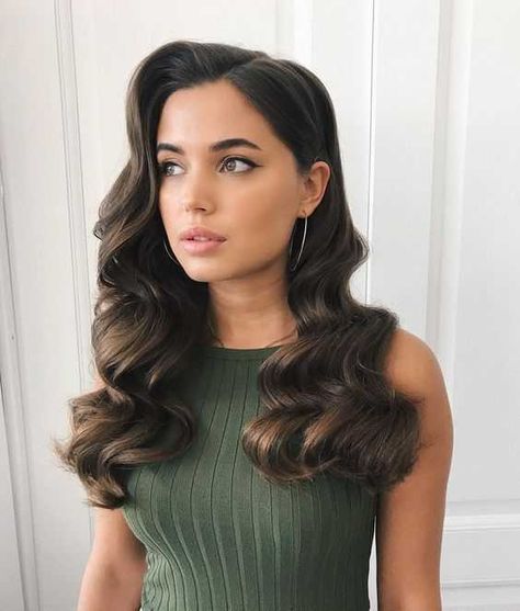 60’s Inspired Wedding Hair, Notebook Hairstyles, Garden Hairstyles, Hairstyles For Strapless Dress, Lana Del Rey Hair, Voluminous Waves, Yacht Aesthetic, Vintage Curls, Classic Wedding Hair