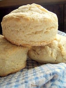 Homemade Buttermilk Biscuits Heavy Cream Biscuits, Dinner Biscuit, Biscuits Sweet, Best Biscuit Recipe, Homemade Buttermilk Biscuits, Homemade Hot Cocoa, Hot Cocoa Mix, Cream Biscuits, Homemade Buttermilk