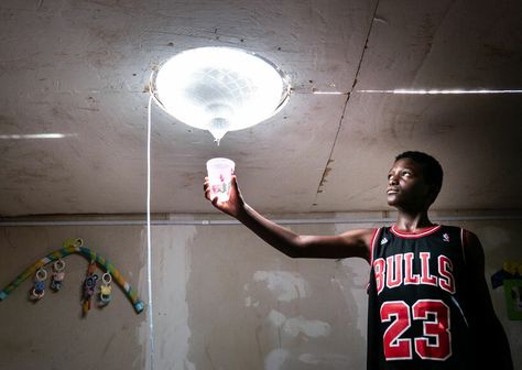 the solar desalination skylight is a low-tech way to produce drinking water Jet Capsule, Hand Sculptures, Small Solar Panels, Skylight Design, Team Organization, Jaime Hayon, Innovation Lab, Workers Union, Homeless Shelter