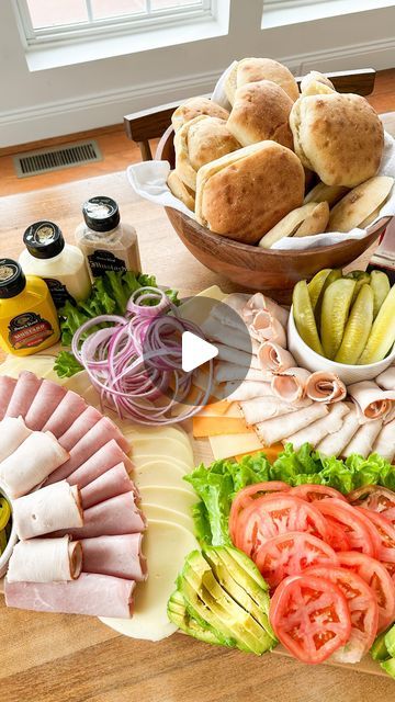 Build Your Own Sandwich Board, Deli Trays Presentation, Deli Platter Ideas Meat Trays, Deli Meat Charcuterie Board, Deli Sandwich Bar, Sandwich Tray Ideas Diy Party Platters, Build Your Own Sandwich Bar Ideas, Fresh Sandwich Ideas, Charcuterie Sandwich Board