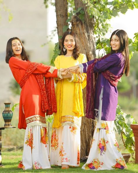 #pakistanidress
#fatimahfaisal
#hirafaisal
#tiktokers
#pakistanitiktokersdress Sisters Photography Poses, Beautiful Jewish Women, Desinger Dresses, Eid Photoshoot Ideas, Sisters Photoshoot Poses, Sisters Photoshoot, Fancy Sarees Party Wear, Girls Lace Dress, Muslim Fashion Hijab Outfits