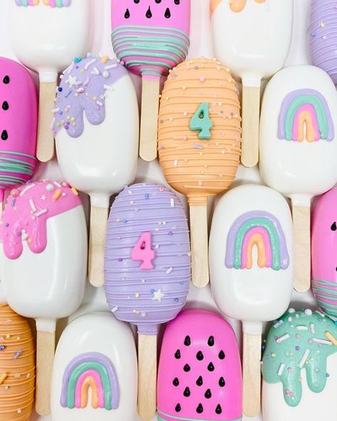 Candyland Cakesicles, Summer Cakesicles, Popsicle Birthday Cake, Rainbow Cakesicles, Popsicle Cupcakes, Popsicle Cake Pops, Birthday Cakesicles, Cakesicles Ideas, Popsicle Cake