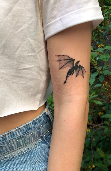 Bewildering Small Dragon Tattoo on Arm - Small Dragon Tattoos - Small Tattoos - MomCanvas Thestral Tattoo, Baby Dragon Tattoos, Targaryen Tattoo, Orca Tattoo, Tato Naga, Dragons Tattoo, Small Dragon Tattoos, Tato Jari, Chinese Dragon Tattoos