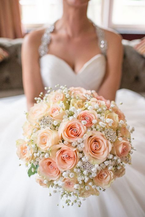 Peach Colored Bridal Bouquet, White And Peach Rose Bouquet, Peach And White Wedding Bouquet, Peach Rose Wedding Bouquet, White And Peach Bridal Bouquet, Peach Color Bouquet, Peach Bouquet Wedding, Wedding Cake Peach Color, Peach And Yellow Wedding