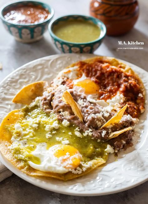 Divorced Eggs Mexican Breakfast, Mexican Food Homemade, Mexican Egg Dishes, Unconventional Breakfast Ideas, Mexican Healthy Dinner Recipes, Mexican Egg Breakfast, Huevos Rancheros Authentic, Mexican Food Breakfast, Breakfast Ideas Mexican