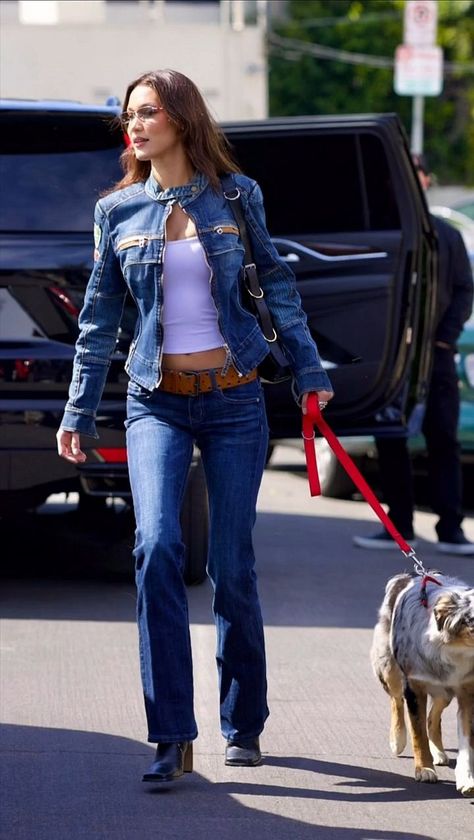 bella hadid Bella Hadid Outfits Street Style, Model Off Duty Style 90s, Supermodel Outfits, 90s Models Off Duty, Model Off Duty Aesthetic, Model Off Duty Outfits, Bella Hadid Street Style, Off Duty Outfits, Models Off Duty Style