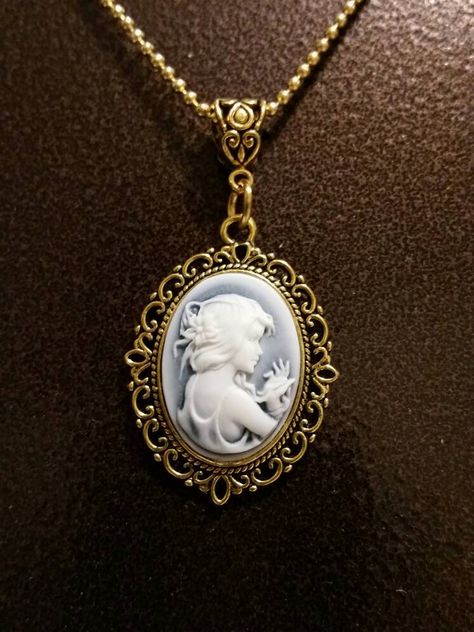 These Wedgewood blue and white young girl or woman with pearl cameo pendants are really pretty and come in five different colors of bezel settings. These necklaces are pretty and delicate. These cameo necklaces feature a Wedgewood blue background. The raised part is white and is beautifully detailed. These cameos feature a young woman or girl holds a strand of beads or pearls. Also available in this listing are girl cameos in a darker blue. The cameos themselves are resin and are 18mm wide x 25m Cameo Necklace Vintage, Vintage Cameo Jewelry, Wedgewood Blue, Victorian Cameo, Jewelry Victorian, Cameo Jewelry, Fairy Princess, Vintage Cameo, Victorian Women