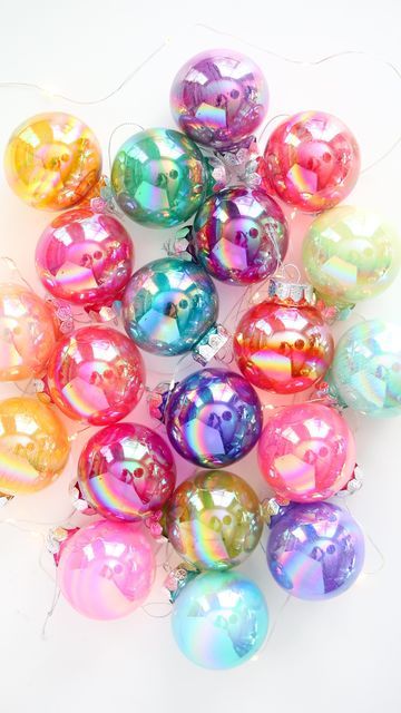 Stain Glass Ornament, Iridescent Ornaments, Stained Glass Ideas, Glass Ornaments Diy, Childrens Christmas Crafts, Stained Glass Mirror, Stained Glass Paint, Making Stained Glass, Stained Glass Ornaments