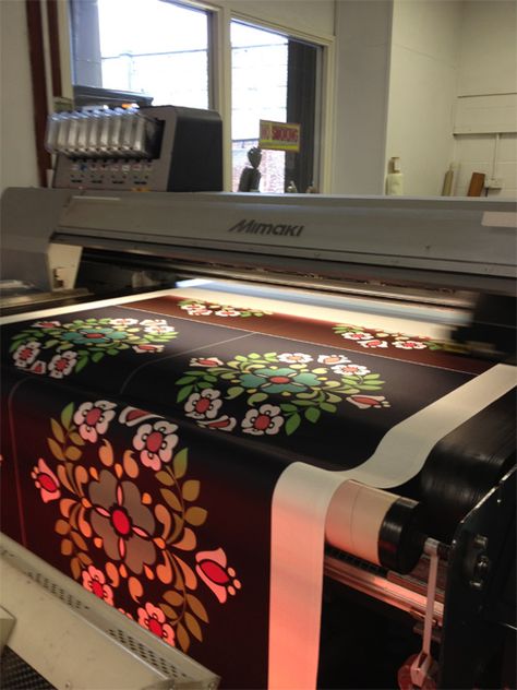 Digital fabric printing Digital Printing Machine, Fabric Factory, Fabric Photography, Printing Fabric, Shirt Business, Print Production, Fabric Printing, Inkjet Printing, Printing Machine