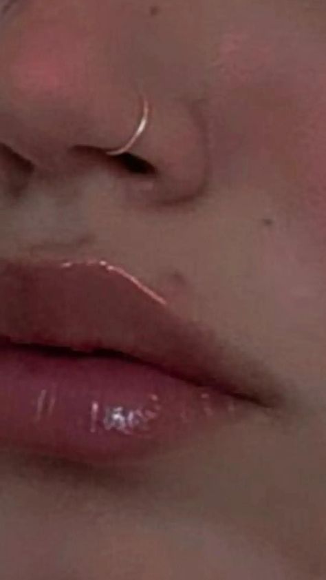 Right Nostril Piercing, Nostril Piercing Aesthetic, Cute Nose Piercings Aesthetic, Piercing No Rosto, Piercings Bonitos, Piercing Nostril, Don't Give Up Quotes, Nostril Piercing, Nose Piercing Hoop