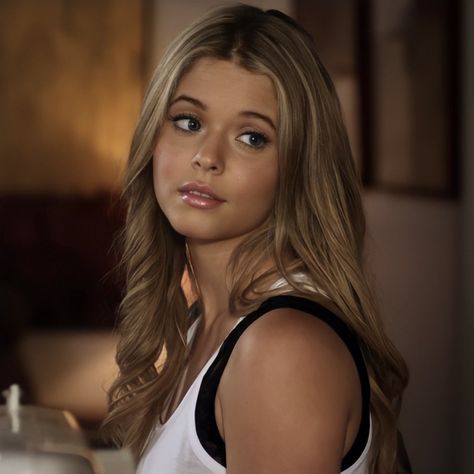 Alison Dilaurentis, Blonde Hair, Long Hair, A Woman, Blonde, Hair, White