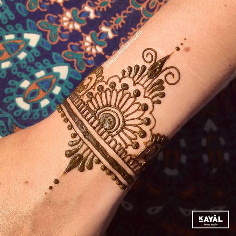 Ink Chronicles: A Journey Through Tattoo Culture Wrist Henna Tattoos For Women, Henna For Wrist, Wrist Henna Designs Simple, Henna Wrist Tattoo Designs, Henna Thumb Designs, Henna Ankle Designs, Henna Wrist Designs, Hina Tattoo Ideas, Henna Designs Forearm