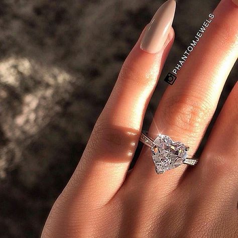 Heart #BNBling @phantomjewels Heart Shaped Wedding Rings, Engagement Ring Shapes, Heart Shaped Rings, Delicate Rings, Classic Ring, Bling Bling, Diamond Rings, Beautiful Rings, Wedding Rings Engagement