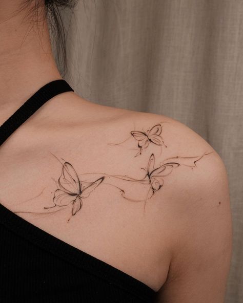 Floral Tattoo Around Arm, Butterfly Tattoo Styles, Small Spine Tattoos For Women Flowers, All Back Tattoo Women, Tattoos That Go With Flowers, Hip Tattoos Women Small Meaningful, Delicate Spinal Tattoos For Women, Feminine Tattoo Ideas Delicate, Constellation Rib Tattoo