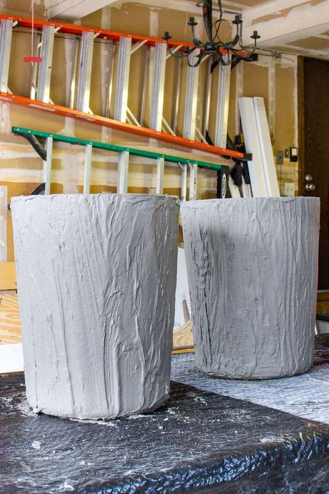 DIY Concrete Planter Diy Cement Planters Concrete Molds, Large Outdoor Planters Diy, Diy Large Planters Outdoor Cheap, Diy Large Planters Outdoor, Diy Tall Planters Outdoor, Diy Big Planters Pots, Large Concrete Molds, Diy Large Concrete Planters, Diy Large Planter