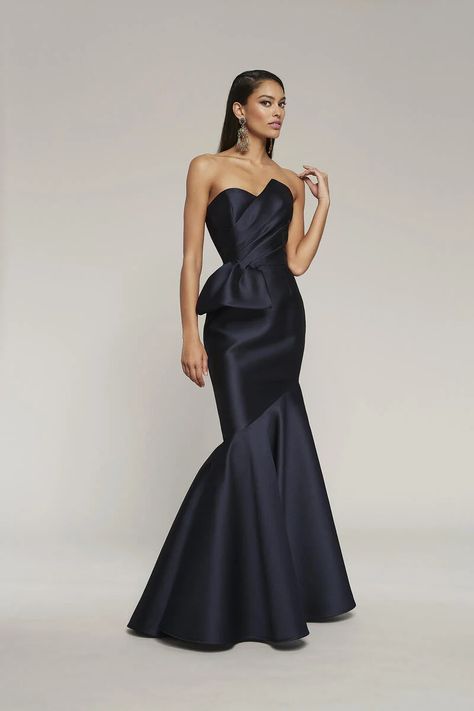 Frascara | Frascara Dress | Frascara Collection Long Flowing Skirts, Draped Bodice, Sweetheart Prom Dress, Fairytale Dress, Strapless Gown, Va Va Voom, Gala Dresses, Gowns Of Elegance, Gorgeous Gowns