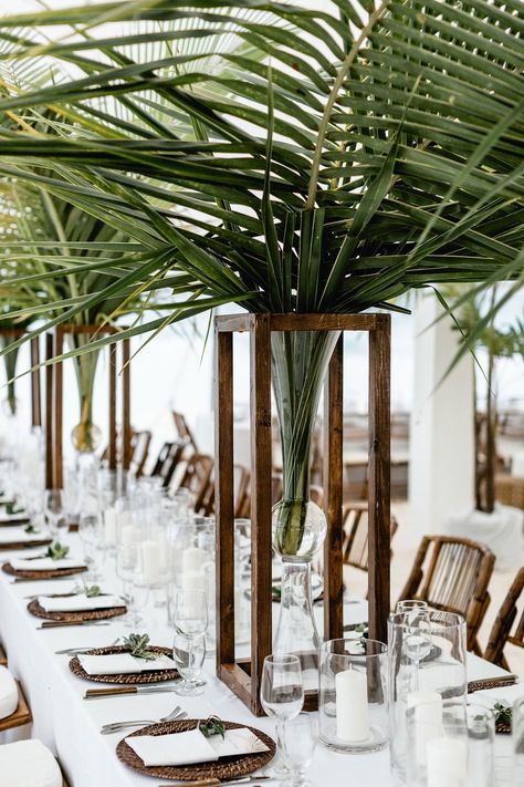 Tropical Wedding Centerpieces, Palm Tree Wedding, Jungle Wedding, Tropical Wedding Theme, Tropical Wedding Decor, Palm Wedding, Beach Wedding Reception, Tree Centerpieces, Boda Mexicana