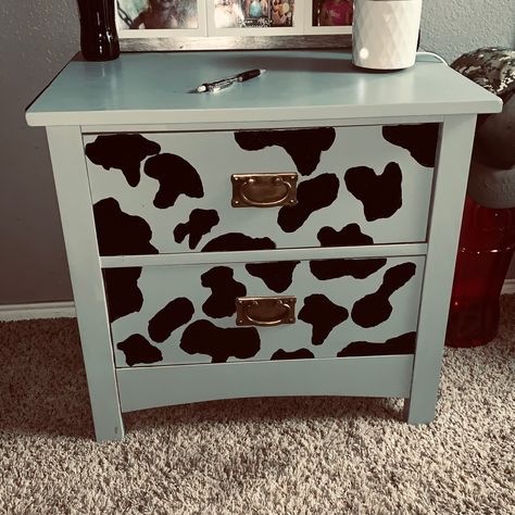 Cow Bedroom, Cow Room, Western Bedrooms, Painted Night Stands, Patterned Furniture, Peace Sign Art, Decor Western, Future Room, Cute Cow