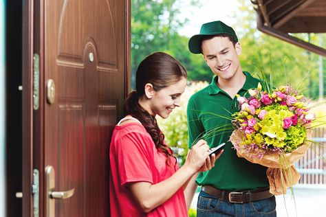 Save Your Time Using An Online Flowers And Cake Delivery Service Cheap Flower Arrangements, Flowers As A Gift, Chocolates Cakes, Flower Bouquet Delivery, Send Flowers Online, Bouquet Delivery, Online Florist, Cheap Flowers, Cake Delivery